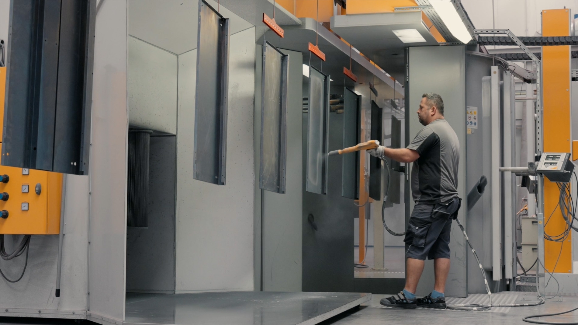Lackieranlage in der Produktion der Bott Gruppe