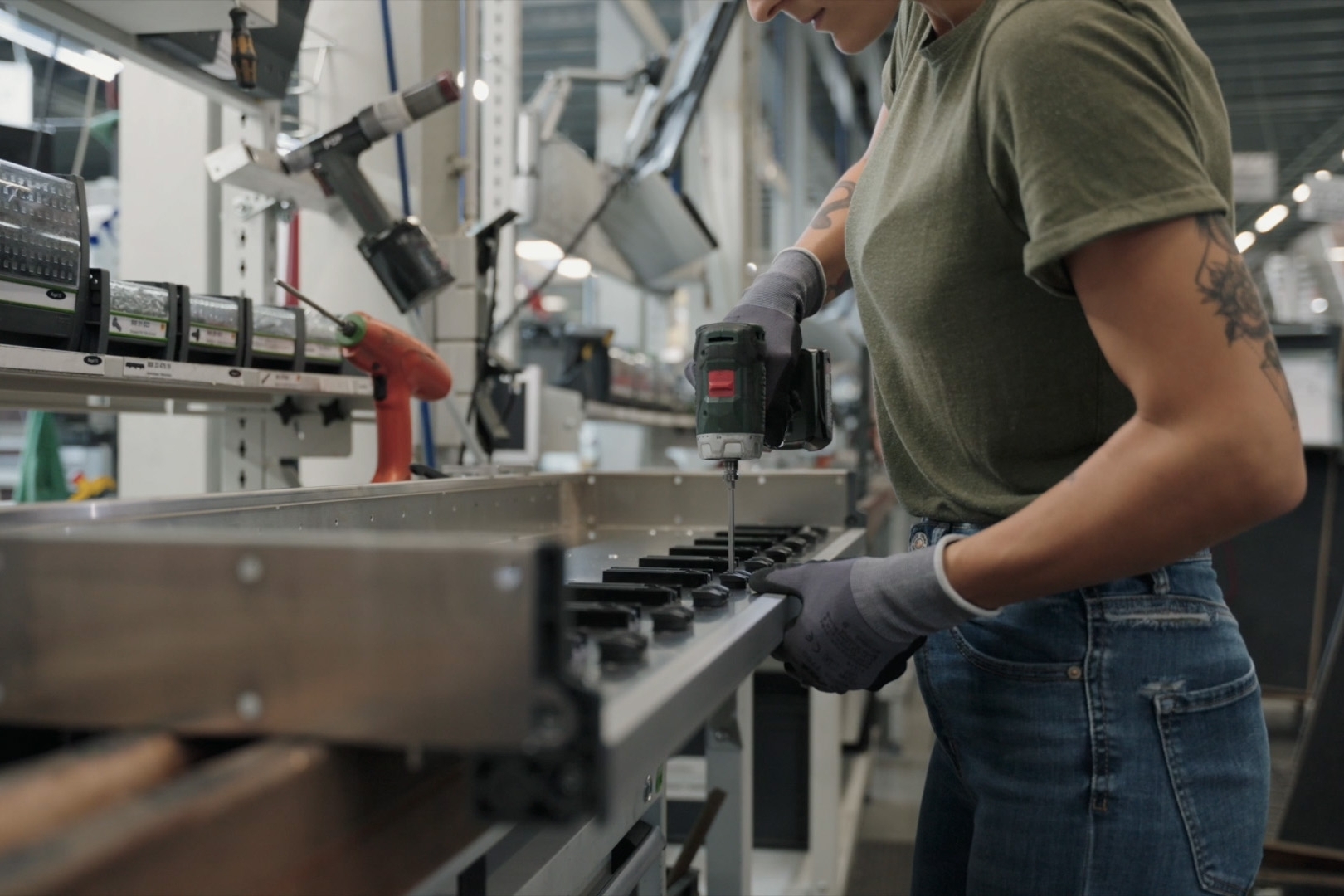 Montage der bott vario3 Fahrzeugeinrichtung in der Produktion